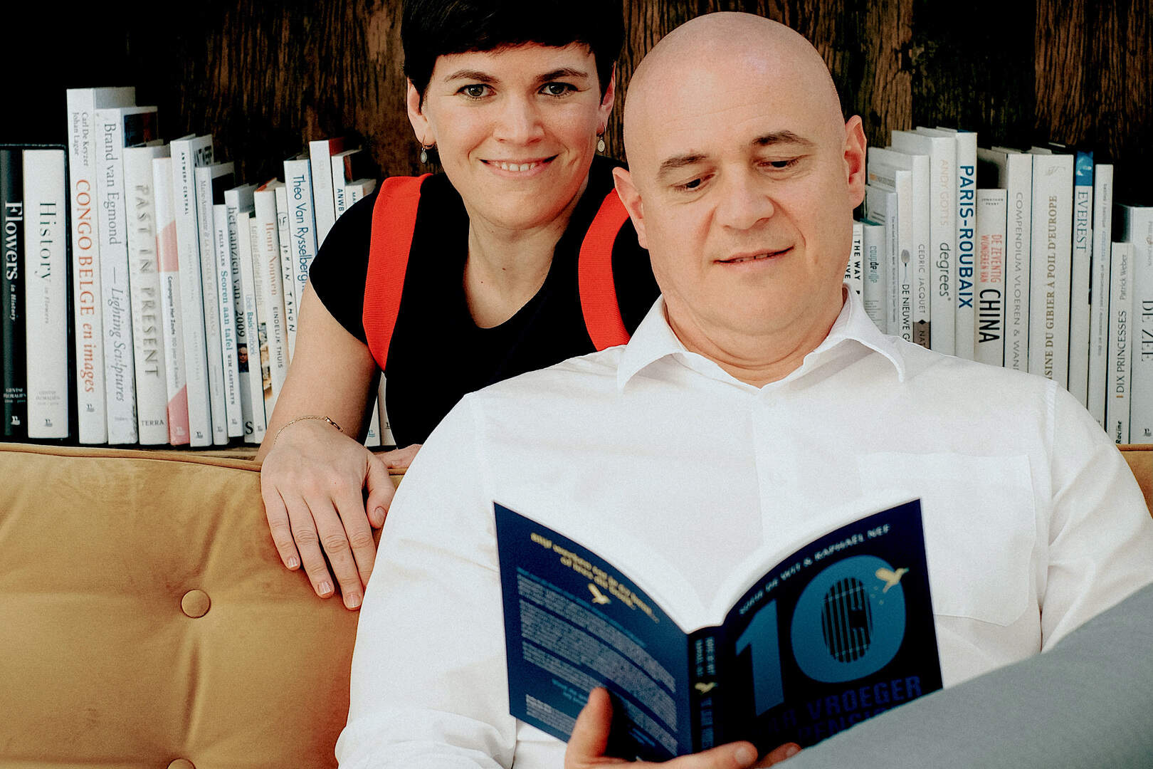 Sofie De Wit (37) en Rapha&euml;l Nef (49) schreven een boek over vroeger met pensioen gaan.